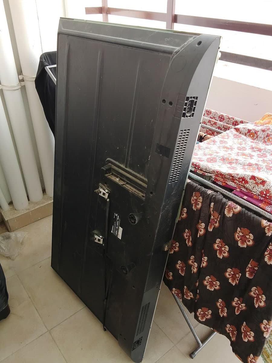 50-Inch Dawlance LED TV (Broken Panel] — photo 1 of 3