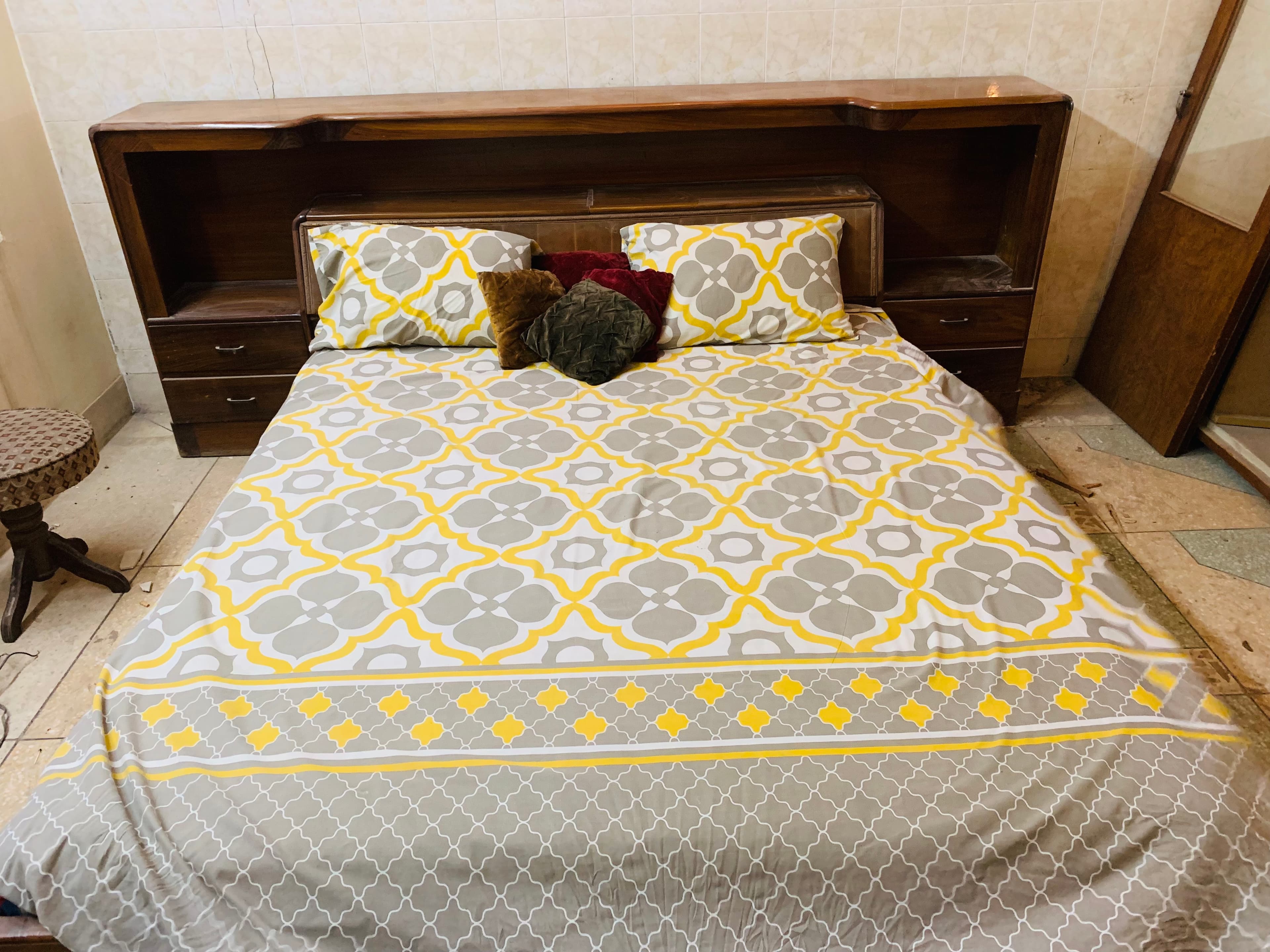 Bedroom set — photo 1 of 5