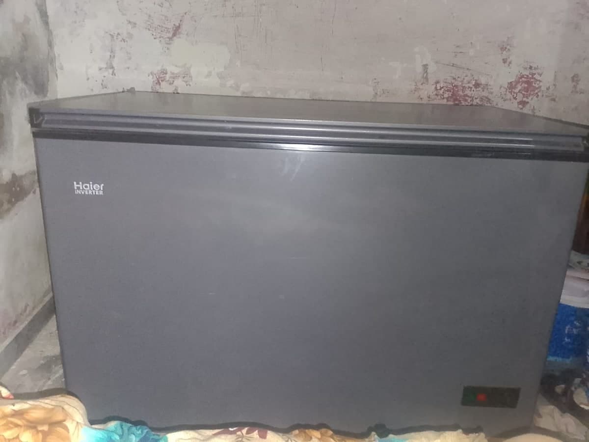 * Company: Haier * Model: New 2026/2027 Inverter Freezer * Condition: 10/10 - Bilkul Naya * Usage: Sirf 10 din use hua hai. Koi nishaan, dent, scratch nahi hai. — photo 1 of 6