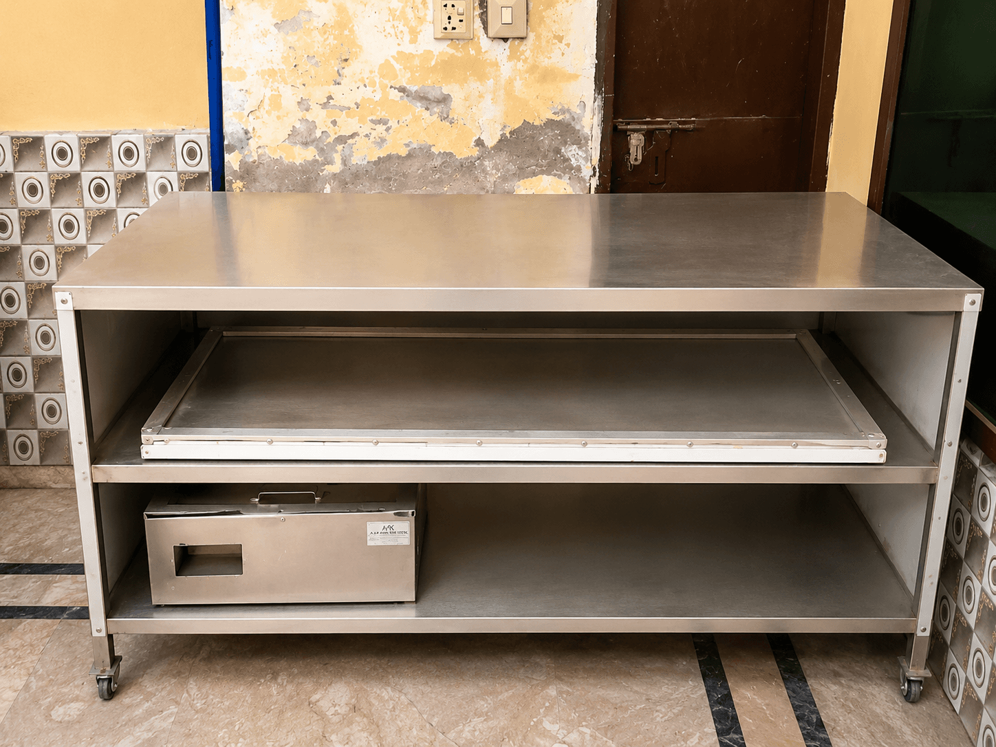 Stainless Steel Working Table / Kitchen Counter For Sale — photo 1 of 1