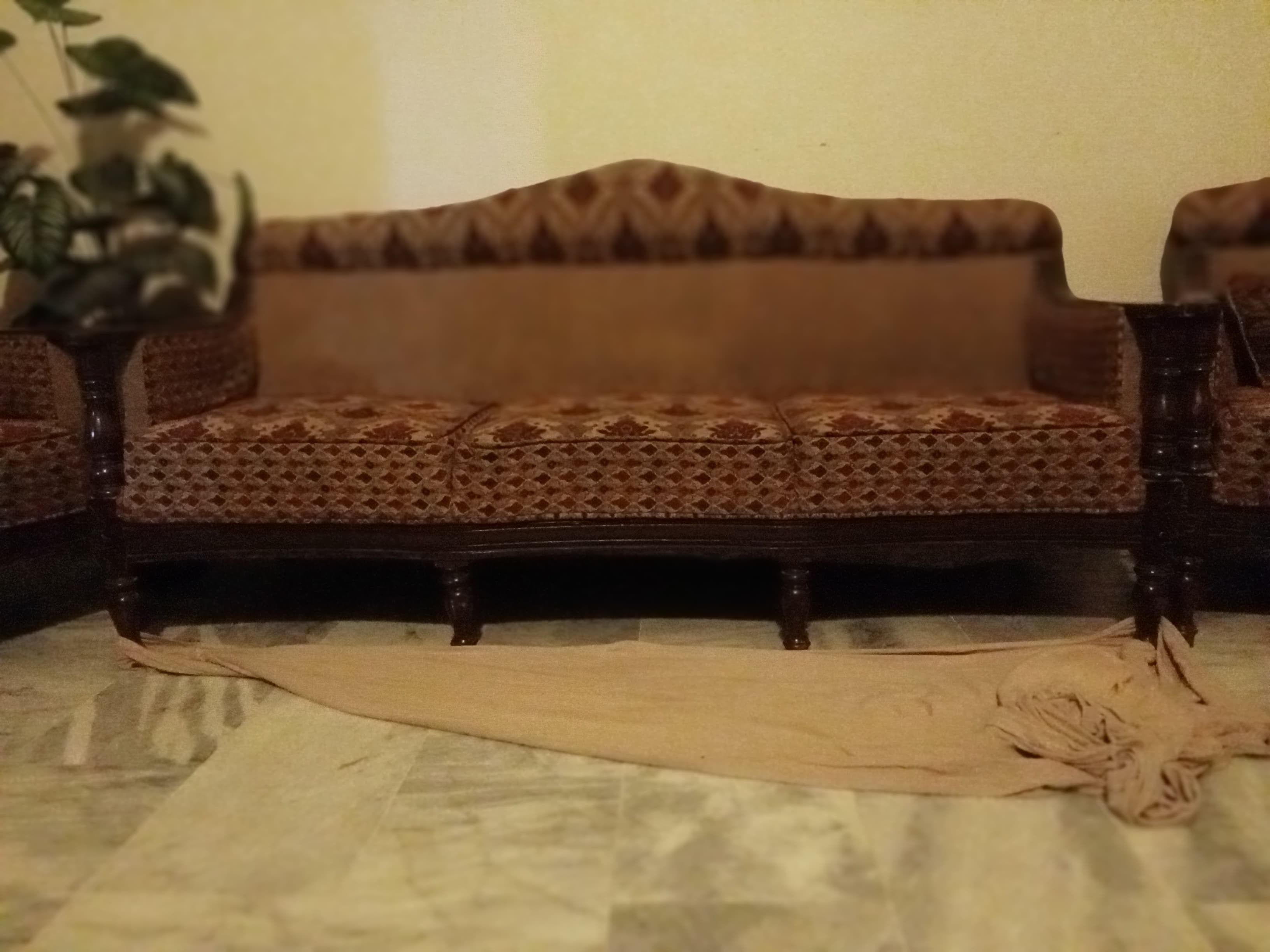 5 seater wooden sofa set with Central table
