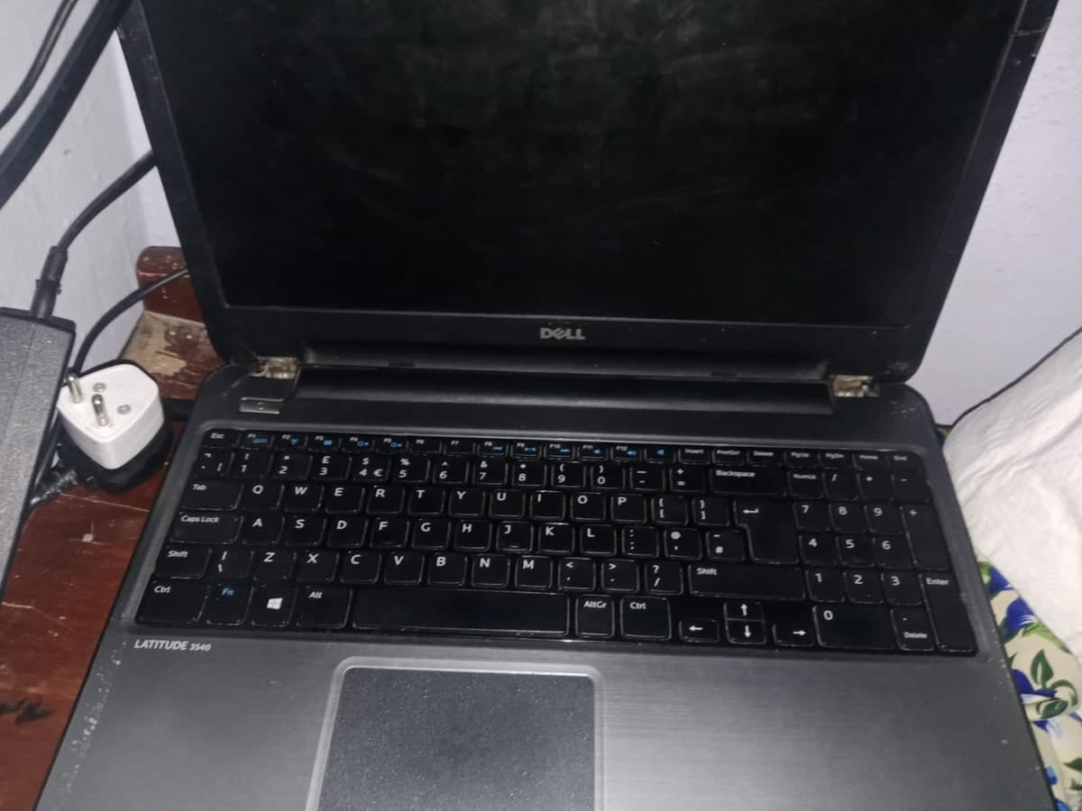 Latitude 3540 (2013-14)* hai, Iski original stock specs ye thi: *Dell Latitude 3540 - 15.6 inch* - *Processor options:* 4th Gen Intel Haswell - - *RAM:* 4GB DDR3L 1600MHz default (aap 8GB tak