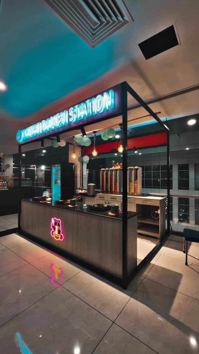 Food kiosk — photo 1 of 3