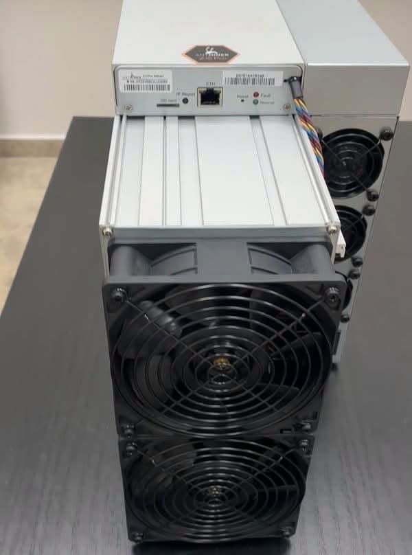 BITMAIN Antminer Z15 Pro 860k/sol 2780W Miner. — photo 1 of 3