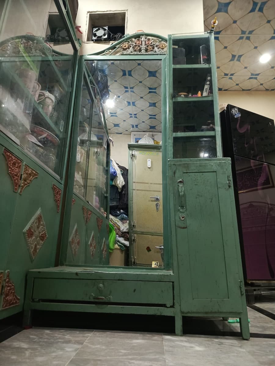 Heavy Iron Dressing Table with Large Mirror | Metal Dressing | Lahore β photo 1 of 2